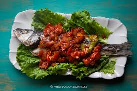 Tinggalkan lebih kurang setengah cawan minyak gorengan ikan tuna dan masukkan bahan kisar. Mom S Quick And Easy Sambal Ikan Indonesian Fish Sambal