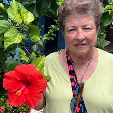 What information is available about the Pinder family history in Spanish  Wells, Eleuthera?