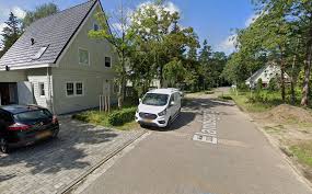 De houten huisjes met de oranje daken. Dit Is Waarom Er In Eindhoven Oostenrijkse Woningen Staan