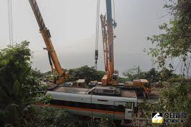 太魯閣出軌釀54死是人禍？ 運安會主委 楊宏智 在記者會作最新說明。 運安會強調，調查過程會由事故相關單位，主要是承包工程公司、台鐵局、鐵道局、交通部、太魯閣製造商等相關單位代表，共同組成調查團隊，應用相關技術調. 1acfffltctdrim