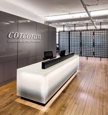 A Look Inside The Corcoran Group S Nyc Office Office Reception Design Office Interior Design Modern Office Design