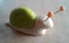 Pâte à sel recette facile activités enfantines 10 doigts. Petit Escargot En Pate A Sel Etape Par Etape Un Jour Un Jeu