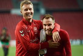 Ac milan defender kjaer and leicester keeper kasper schmeichel were then seen consoling eriksen's wife, sabrina, while the denmark players formed a barrier around the player. Hfvsvitgfsdjrm