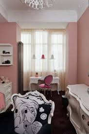 غرفة نوم بنات بيضاء بجدران وردية 1 ديكورات غرف نوم furniture home decor