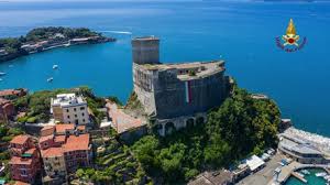 Vigile) svolge meramente un'attività sanzionatoria. Vvf Portano Tricolore Su Castello Lerici Liguria Ansa It
