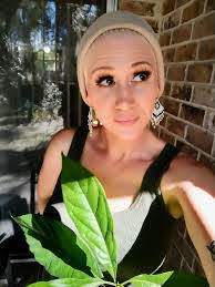 Dixie Sawyer's Instagram, Twitter & Facebook