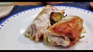 Su ogni crêpe sistemate una fetta di salmone affumicato e spalmatevi sopra una cucchiaiata di ripieno di verdura. Crepes Con Salmone E Zucchine Youtube