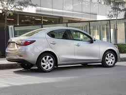 Prova un nuovo piacere di guida tra comfort e rispetto per l'ambiente. Toyota Yaris Sedan 2016 Pictures Information Specs