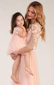 Tutte le donne del matrimonio: Korov Prijedlog Petlja Abito Cerimonia Mamma E Figlia Lacharrue Biz
