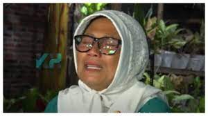 Ibunda Indah Permatasari Nangis Meronta Ronta Anaknya Dinikahi Arie Kriting Dia Bentak Bentak Saya Tribun Wow