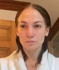 Jennifer Lopez's no-makeup photo confirms what we all knew. Full story in  first comments ❤️