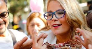 Mujer se hizo pasar por dentista y realizó operaciones ilegales. Soy Resiliente La Sentida Reflexion De Cathy Barriga Tras Su Polemico Kikichallenge