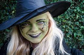 Wir geben ihnen heute ein paar inspirationen für halloween deko, die sie leicht nachmachen können. Halloween Make Up Schminktipps Vampir Totenkopf Hexe