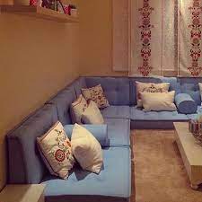 جلسة شرقية مريحة مع وسادات مطبعة home room design living room decor on a budget living room without sofa