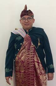 Tempat kerajinan tenun khas lombok; Fadli Zon Youtube Fadli Zon Official U Tvitteri Tiba Di Lombok Ntb Dipakaikan Baju Adat Lombok Acara Sarasehan Budaya N Peringatan Hari Keris Dunia Di Puri Mayura Https T Co Ztpd0timra