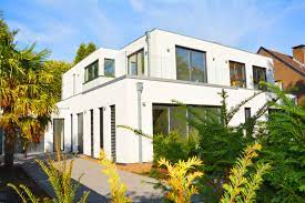 Krefeld wird von immer mehr menschen besucht, die ein haus kaufen wollen, schließlich weist die 9590000 qm große wohnfläche auf ein. Dorothea Reymann Immobilien Immobilienmakler In Krefeld Dorothea Reymann Immobilien