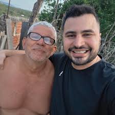 Se aposentou sem sequelas graças a Deus! 😂😂😂😂