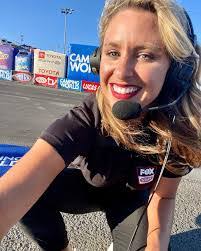 Amanda Busick's Instagram, Twitter & Facebook