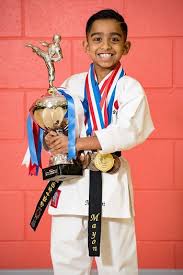 Câu bé dre parker, 12 tuổi theo mẹ di chuyển từ thành phố detroit, mỹ sang bắc kinh, trung quốc. Cáº­u Be 8 Tuá»•i La Vo SÄ© Karate Ä'ai Ä'en Tráº» Nháº¥t NÆ°á»›c Anh Vnexpress