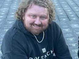 Daniel Pettit's Instagram, Twitter & Facebook