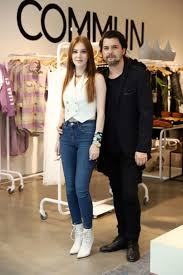 .kim 2020 mp3 indir bilirsiniz.elçin sangu gelevera deresi, elçin sangu yeni dizisi, elçin sangu yunusözdiken indir, elçi̇n sangu indir, yaza koleksi̇yon çikaracak moda tasarımcıları ve. Elcin Sangu Con Su Novio En La Inauguracion De Su Tienda De Ropa