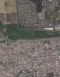 Fallbrook en san diego te invita a visitar su tradicional árbol de. American V Mexican Urbanism Which Do You Prefer Suburban San Diego Top Tijuana Bottom Urbanhell