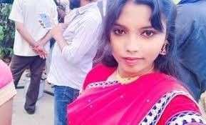 Nama angela grace memang saat ini tengah viral di media sosial seperti pada aplikasi tiktok, instagram dan twitte. Tik Tok Elakkiya S Extremely Glamorous Bikini Photoshoot Viral In 2021 Glamour Bikinis Bikini Photoshoot Glamour