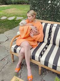 See more of emma roberts on facebook. Emma Roberts Opublikovala Pervyj Snimok Novorozhdennogo Syna I Rassekretila Ego Imya Hello Russia