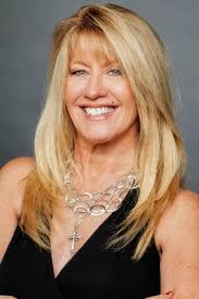 Kelli Robbins's Instagram, Twitter & Facebook