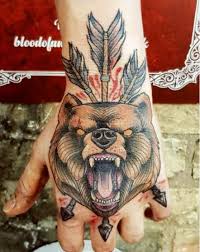 New Tattoo Traditional American Old School Wolves Ideas Traditional Hand Tattoo Traditional Tattoo Design Traditional Bear Tattoo