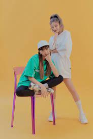 Hoje para animar o seu dia eu trouxe um quiz de 10 perguntas sobre os meninossssssssssssssssssssssssss!!!!! Andar X Itzy Early Summer 2020 Collection Photos Hq Hr Itzy Kpop Girls Korean Girl
