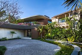 But even though they videotape you as you drive in, they don't like you. Pin By Christopher Cawley Landscape A On 22 Star Island House Styles Landscape Architecture Star Island