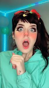 Insta: Yeahimcaroline