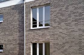 Faro Grau Bunt Roben Tonbaustoffe Gmbh Die Absturzsicherung Gefallt Mir Gut Klinker Fassade Haus Hausfassade
