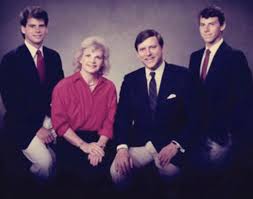 The menendez brothers grew up in the lap of luxury from new jersey and later, beverly hills. Q11mp8xgsx94um