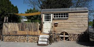 Ein Bauwagen Der Zum Glucksstuck Wird Bauwagen Architektur Schaferwagen