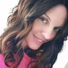 Heidi Bennett's Instagram, Twitter & Facebook