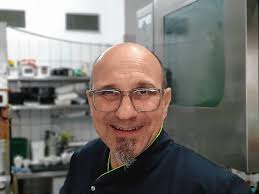 Bodensee: Ostermenü: Julia Wurm kocht Bärlauchsuppe und erzählt, wie es als  einzige Frau unter 37 Männern ist