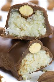 Chocolate Coconut Candy Bars Homemade Almond Joy Lois Recettesdedesserts En 2020 Recette Dessert Recette Dessert Rapide Recette Chocolat
