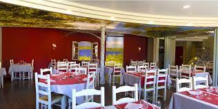 Il est de ce fait habituellement accessible par les deux côtés de la voie. Restaurant Aumont Aubrac Aligot Saucisse Restaurants Laguiole