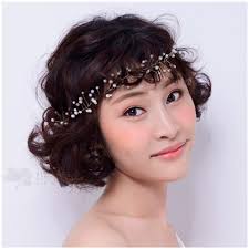 Cô dâu tóc ngắn vẫn thu hút ánh nhìn