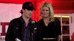 Jul 17, 2015 · duncan keith won't be in attendance at this weekend's chicago blackhawks convention. Duncan Kelly Rae Keith Divorce Case 5 Fast Facts Heavy Com