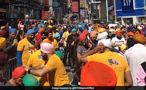 Literally translated as the day of liberation, bandi chhor diwas celebrates the historic event of the sixth guru of the sikhs guru hargobind being. Annual Turban Day Sea Of Colors At Times Square As Sikh Community Celebrate Turban Day