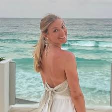 Laura Chupp (@chupp_laura)