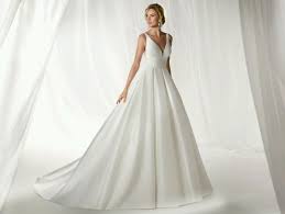 Abiti da sposa nuova collezione 2021. Abiti Da Sposa 2019 In Mikado Eleganza Lucente Weddingplan Et World