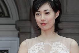 吹石一恵 オメデタにあった福山雅治との“夫婦お忍び参拝” (2016年9月7日) - エキサイトニュース