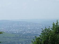 Datorită situării aici a mai multor universități și campusuri, zona este cunoscută ca fiind frecventată de mulți studenți. IaÈ™i Wikipedia