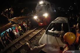 Maybe you would like to learn more about one of these? Masyarakat Diingatkan Hati Hati Melintasi Perlintasan Kereta Api Antara News