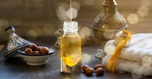 https://www.consoglobe.com/wp-content/uploads/2013/03/huile-argan_shutterstock_1620967141-645x338.jpg