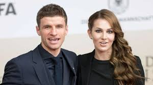 Thomas müller und ehefrau lisa müller gelten als das traumpaar beim fc bayern münchen. Lisa Muller Spricht Im Interview Uber Ihre Leidenschaft Und Ehemann Thomas Muller Mehr Sport